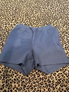 Lululemon Shorts - men’s size XS - Blue